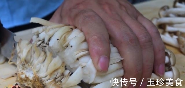 天健|番茄炒海鲜菇最好吃的做法，简单美味又健康，看看你喜欢吃不？