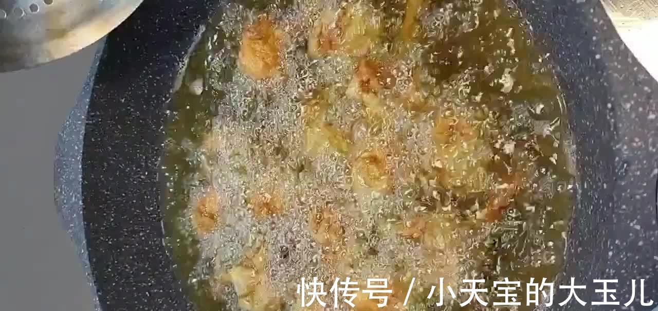 厨师教你做“铁锤鸡腿”,骨酥皮脆香酥诱人,比肯德基好吃数倍!