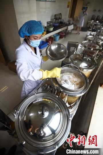泱波|南京江宁中医院昼夜熬制中药汤剂 送“疫”线抗疫情