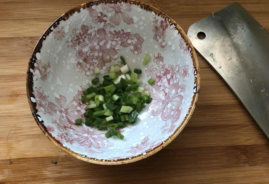 营养|早餐不用出去买了,5分钟就搞定,这样做天天吃不够,营养又暖胃