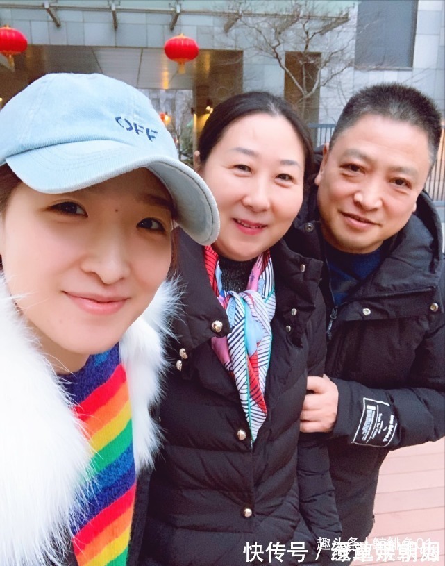 陈梦|国乒女将与爸妈合影,朱雨玲妈妈知性美,孙颖莎妈妈气质美