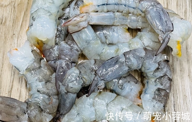 青笋|尹正没骗我 焖菜好好吃所有调料只有盐和黑胡椒，竟然这么好吃。