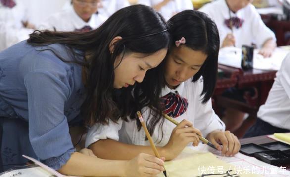 打好基础|中学生“栅栏字体”走红，没有一笔弯钩，老师：这是在刺绣吗？