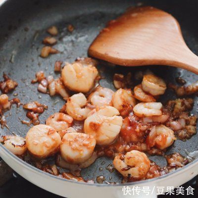 火腿片|简易版西班牙海鲜烩饭配西柚鸡胸肉沙拉