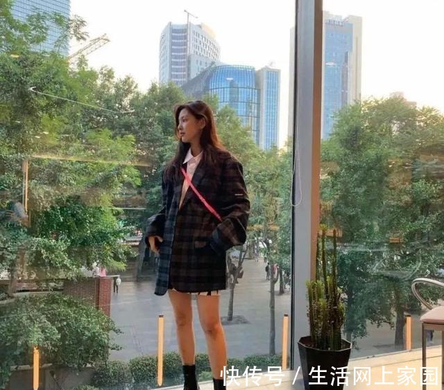 马丁靴 马丁靴搭配裙子，也太时髦了吧，秋冬就该这么穿！