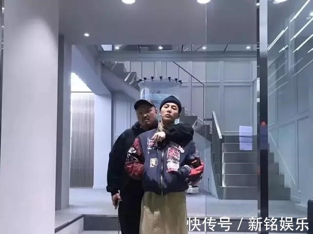 bigbang 合作的联名鞋直接秒空,连50码的都卖完,价格居然高达3万一双?