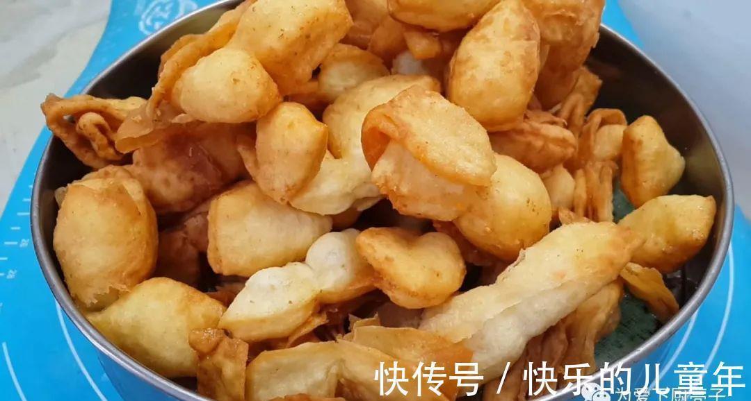 蕉叶不要买着吃了，教你一种新吃法，焦脆香甜，全家老少都抢着吃