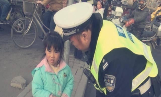 报警|坐公交时女儿突然大哭不止,宝妈转身就报警,众人都夸孩子机智