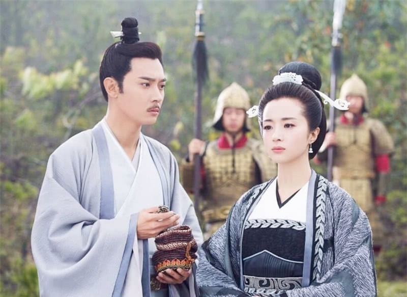 嫌弃|婴儿因太丑遭生母嫌弃，被一尼姑收养，最后却成千古一帝