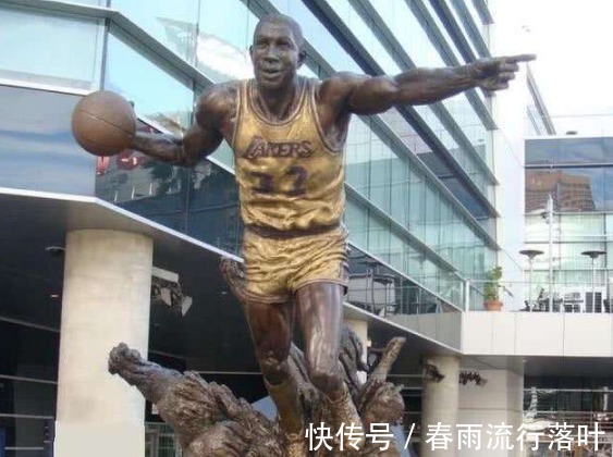 约翰逊|NBA球星雕像乔丹飘逸,大鲨鱼霸气,看到巴克利直接笑喷了!