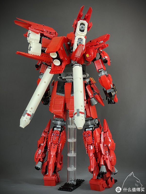 乐高零件|MOC 篇三十七：6000颗乐高零件制作的1/40自由高达 by BlacklyCat