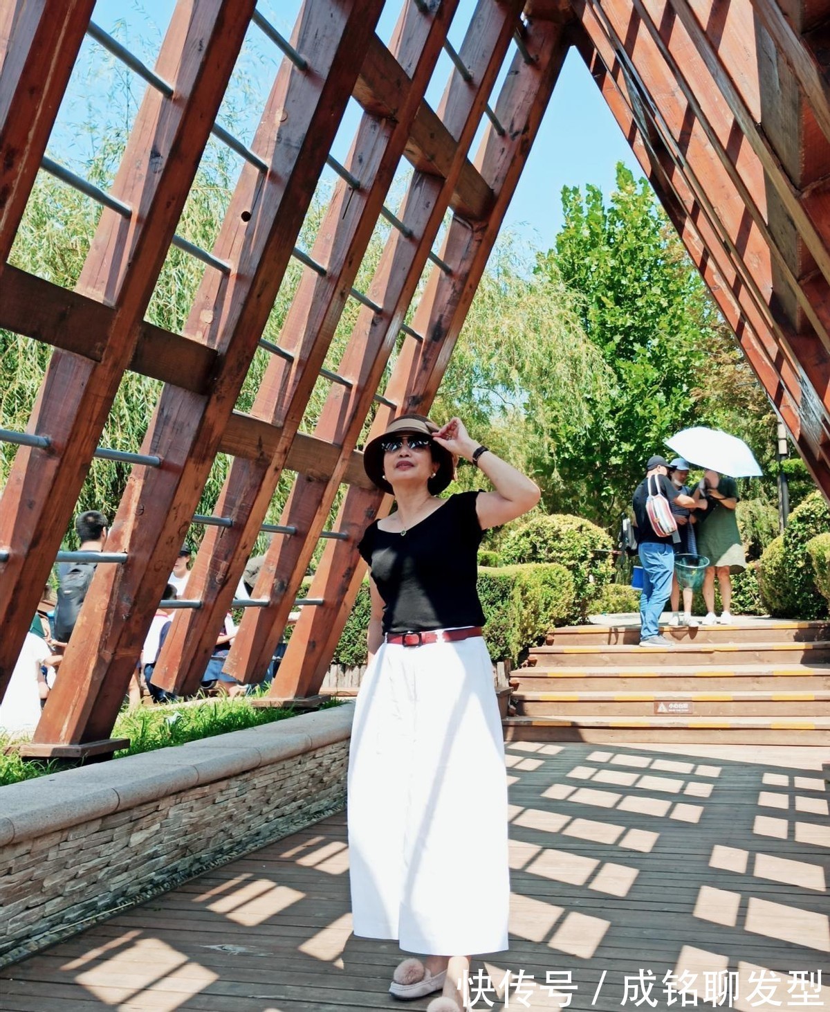 微胖|长相普通身材一般,大妈靠“接地气”的穿搭圈粉无数,值得借鉴