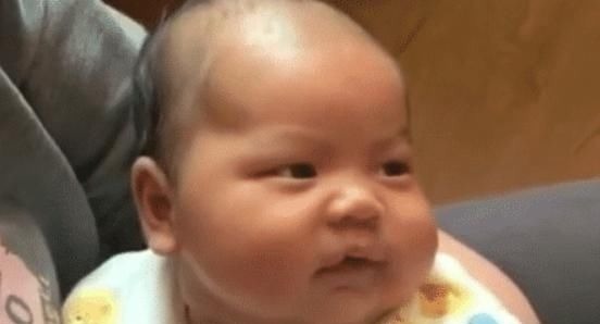 喜笑颜|萌娃“神变脸”走红网络,回头看见爸爸后,表情也是绝了