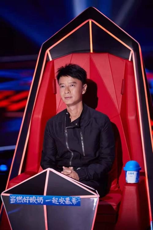 戰火|《中國好聲音》“搶人大戰”戰火升級，萌新導師李克勤收獲頗豐