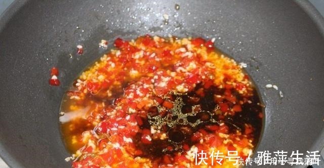 剁椒汁|茄子这样做,能吃三碗饭,比饭店做的还好吃,色香味俱全!