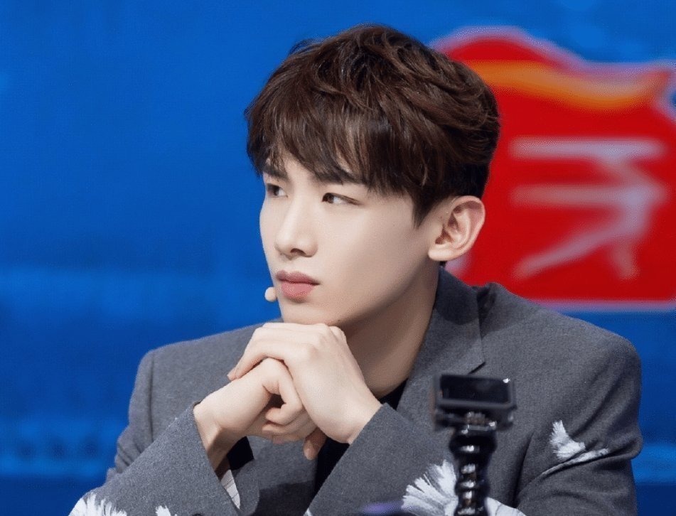 白敬亭參加《最強(qiáng)大腦》,解答太快腦子跟不上了,還拿測(cè)試題練手