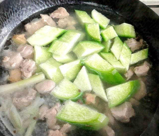 大厨|炖牛肉时,有人焯水有人直接炖,都不对,大厨:教你最好吃的做法