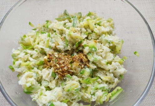 配上|冬天把这菜蒸一蒸,原滋原味,营养又补钙,配上蘸料一盘不够吃