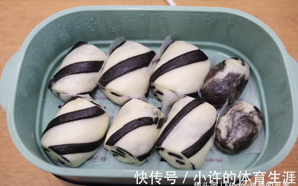 黑白配的斑马纹奶香馒头,一次发酵暄又软,不用中筋面粉也能蒸