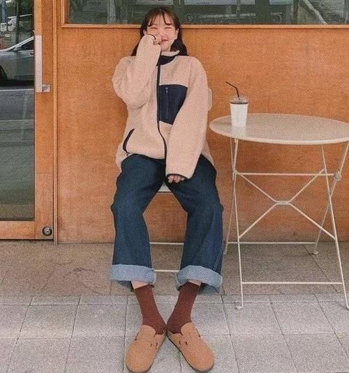 天气转暖,脱了羽绒服,现在穿什么外套更时髦?