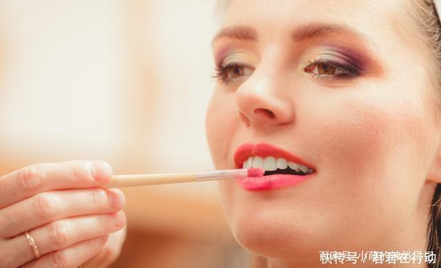 每天都涂“口红”的女人,几年后会有什么变化化妆师道出了实情