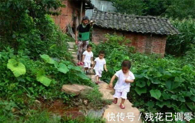 张大姐|奇闻:45岁高龄宝妈怀上三胞胎,不顾反对生下,三年后生活如此