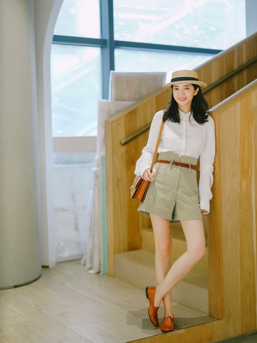 短袖|今夏怎么穿搭才时髦?短袖T恤搭配牛仔裤简约高级,秒变气质女神