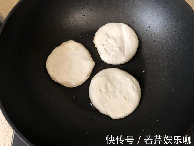 早餐|我家最爱的早餐，不发面不烫面，和点面就能做，吃着又软又香