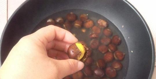 好吃|板栗好吃不好剥资深吃货透露小妙招,这样做,省时省力还不伤手