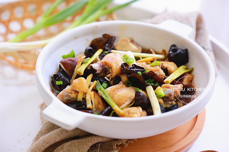 鸡肉和它们一起蒸,又鲜又嫩,不用闻油烟,简单好做,很适合夏天