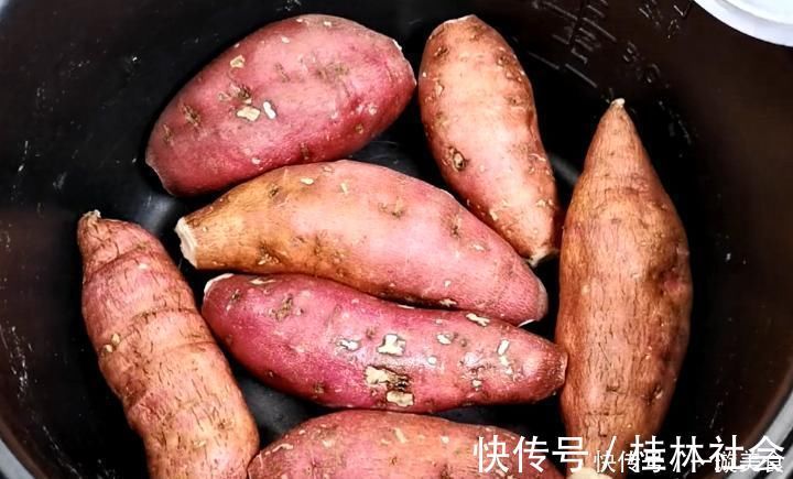 简单好做的烤红薯，家有电饭煲就搞定，比买的好吃，价格还实惠