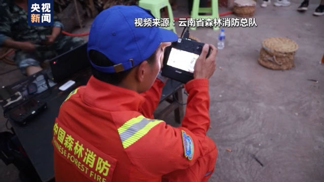 监测|卷起尘土“沐浴”、顺走汽车后视镜……快到家的象群又发生了哪些趣味瞬间