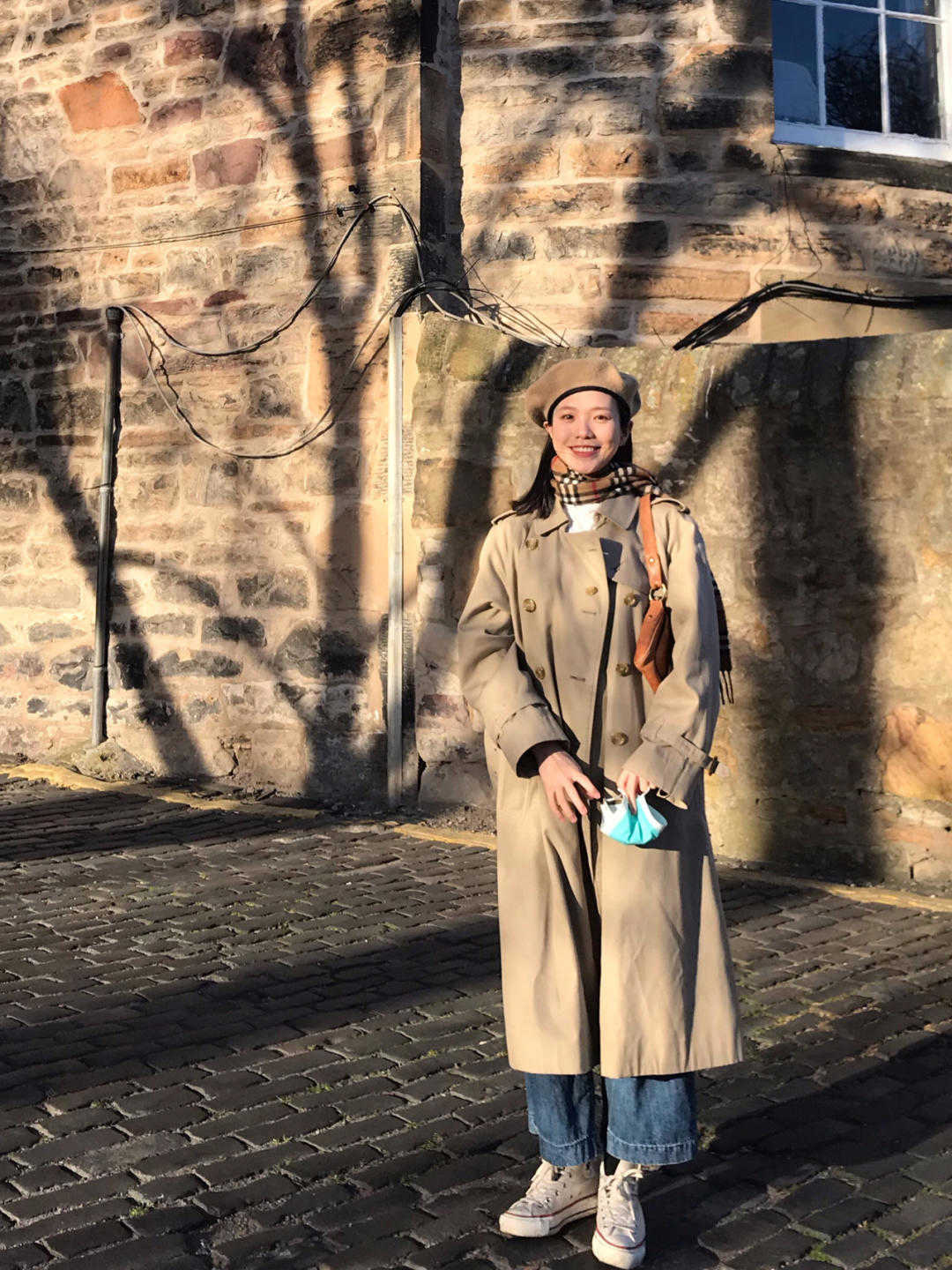 风衣|40+女人如何穿衣显年轻?大衣搭配半身裙,让你整个秋冬高级时髦