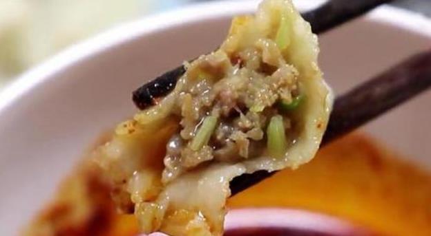 包饺子调肉馅,记住“3不加”,饺子香味足、汁水多,不硬不柴