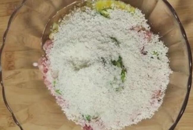过节炸丸子别急着下锅，肉馅加点这“东西”，丸子酥脆可口