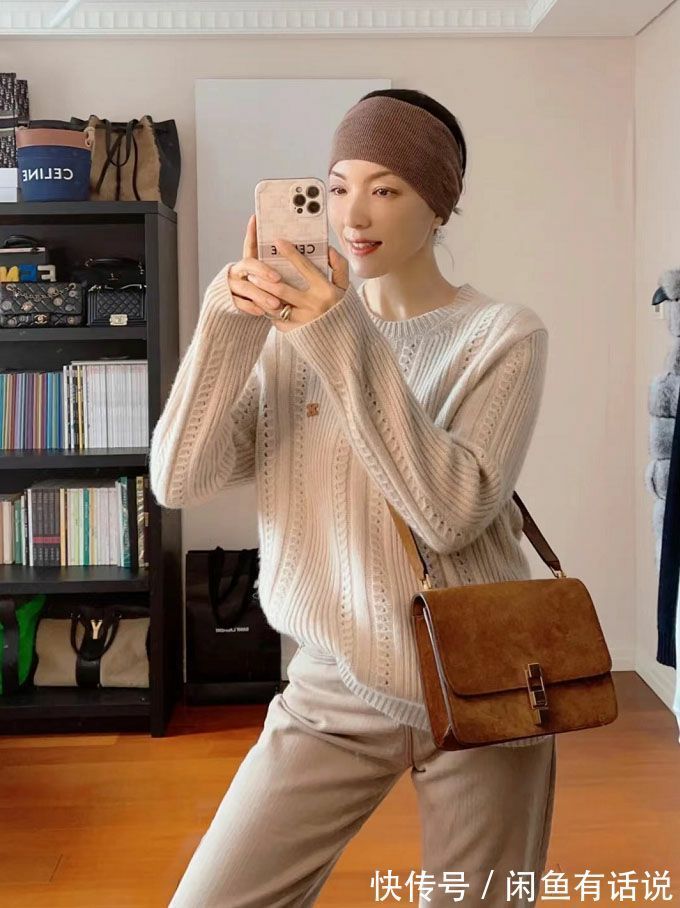 穿搭 50岁阿姨穿得比年轻人还时髦,早春毛衣跟她选这4种色,优雅减龄