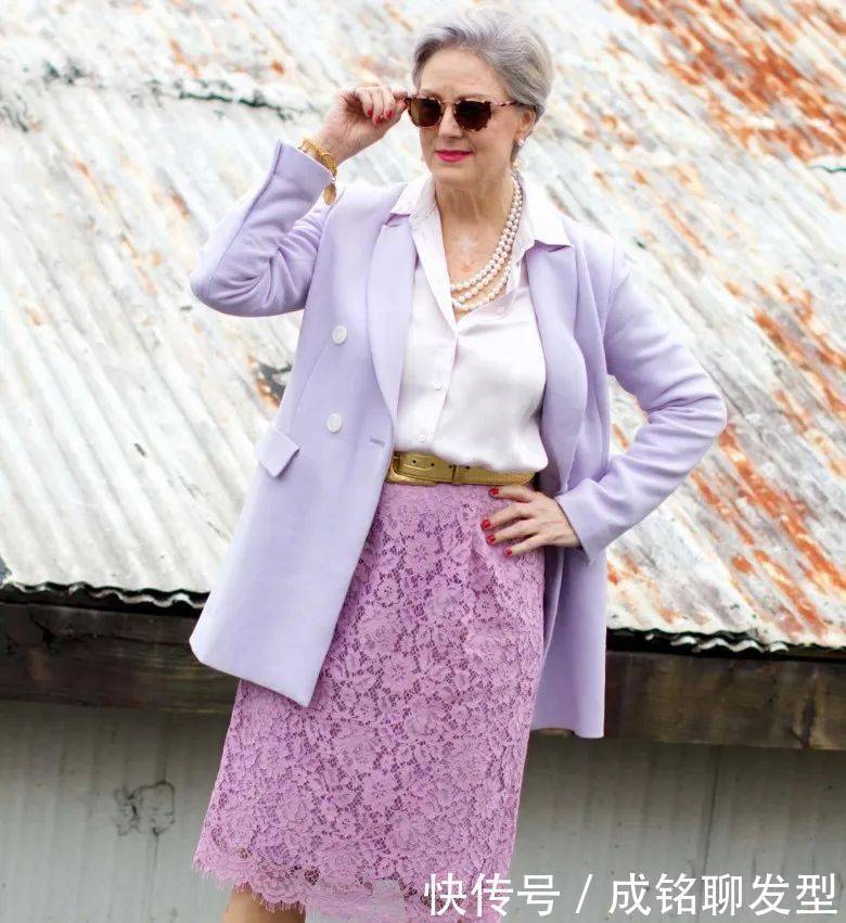 苗条|她是63岁的穿搭博主,皮肤松弛腰身也不苗条,但时尚气质从不输阵