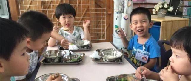 老师|挑食儿子上幼儿园,被夸吃得“又快又干净”,午餐照片让妈妈疑惑