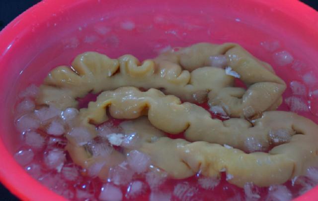 解馋|猪大肠炒不脆?只需简单1步,做出来的大肠脆爽不韧,真解馋!