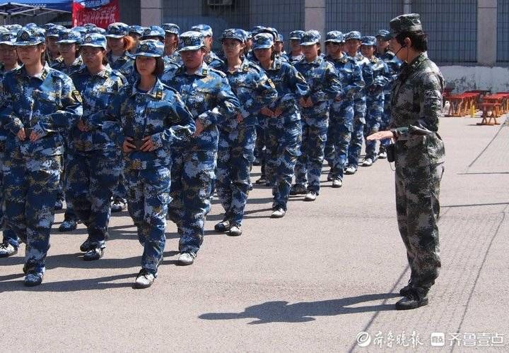 女教官|飒爽英姿！山东师范大学军训场上女教官和女队员成靓丽风景线