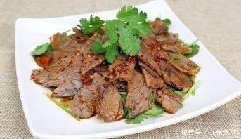 两道美味的凉拌菜香油鸡和凉拌牛肉 即是下酒菜又是开胃菜