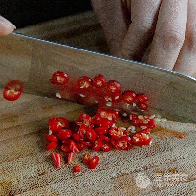  表白|#一道菜表白豆果美食#平淡却惊喜连连的凉拌皮蛋