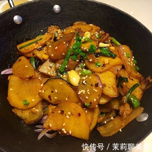 土豆|做干锅土豆片，别直接下锅炒！教你正确做法，土豆鲜香入味特解馋