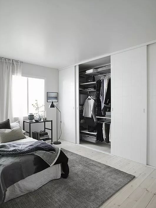 利用率|还在买衣柜现在流行“挖墙”装衣橱!