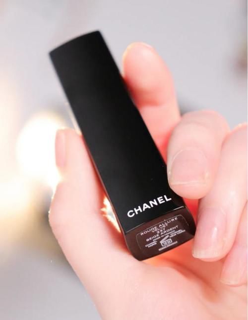 有品位的女人都不会跟风买口红，这几款大牌中的冷门色，高级独特