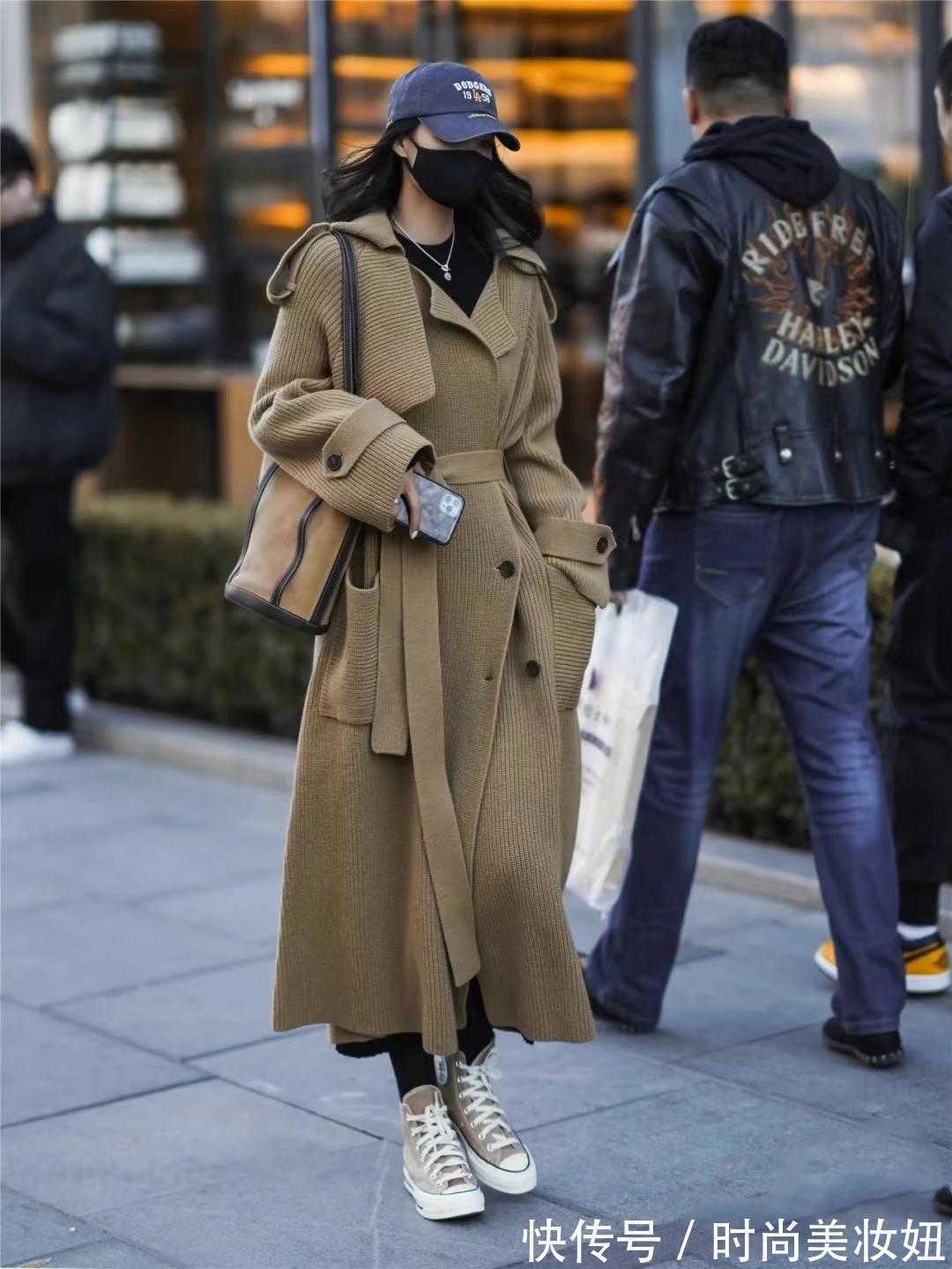 羽绒服 “长外套”到底怎么穿才高级?原来时髦精都这么穿,又飒又美
