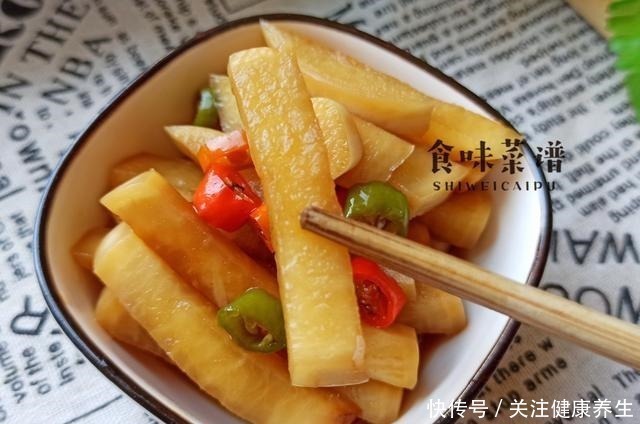 腌萝卜|奶奶教我的腌萝卜方法，无需一粒盐，酸甜又脆爽，2个小时就能吃