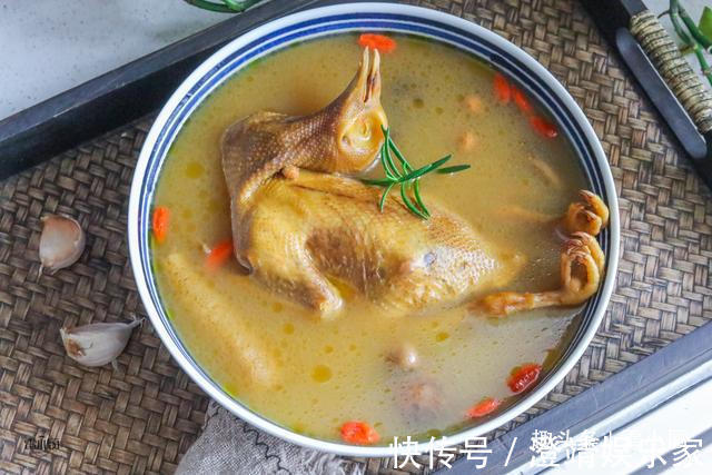 “一鸽胜九鸡”，教你鸽子汤的正确煲法，汤鲜味美，营养还翻倍