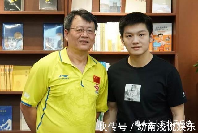 冯天薇|吴敬平现身日本T联赛,执教时引来日乒围观,表示:拒绝加入日乒