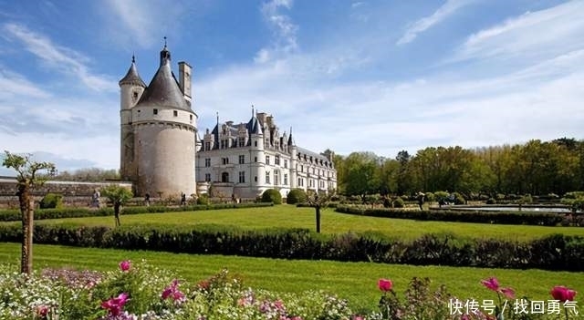 埃菲尔铁塔上面,藏着个“谜”样的小房间,曾有几十年不对外开放